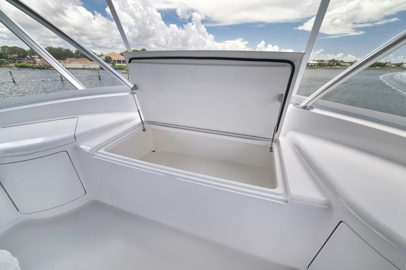 https://arconyachts.ams3.digitaloceanspaces.com/97617/conversions/large_4702621-optimize.jpg