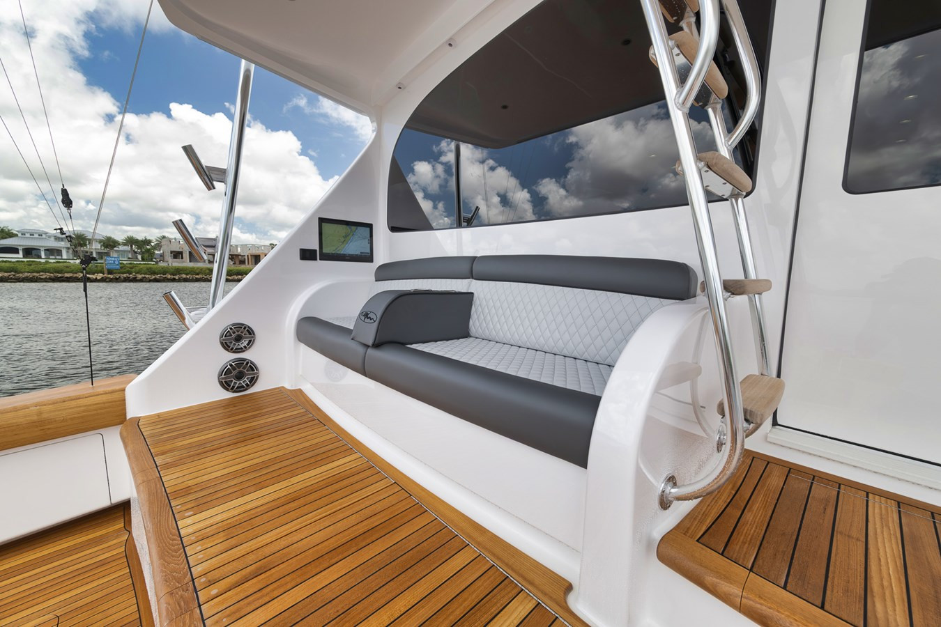 https://arconyachts.ams3.digitaloceanspaces.com/97624/conversions/large_4702629-optimize.jpg