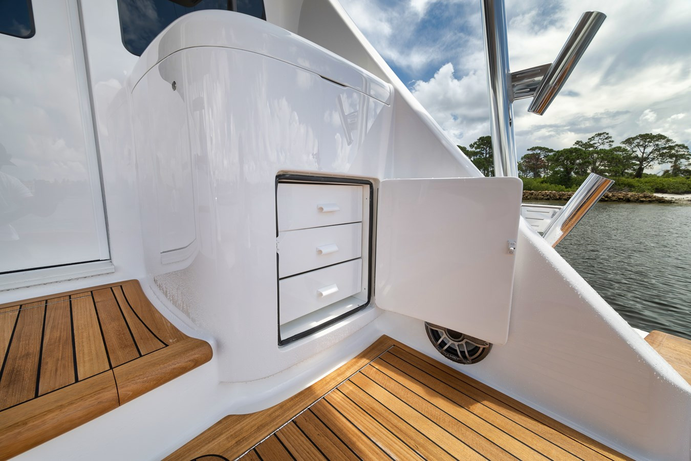https://arconyachts.ams3.digitaloceanspaces.com/97628/conversions/large_4702645-optimize.jpg