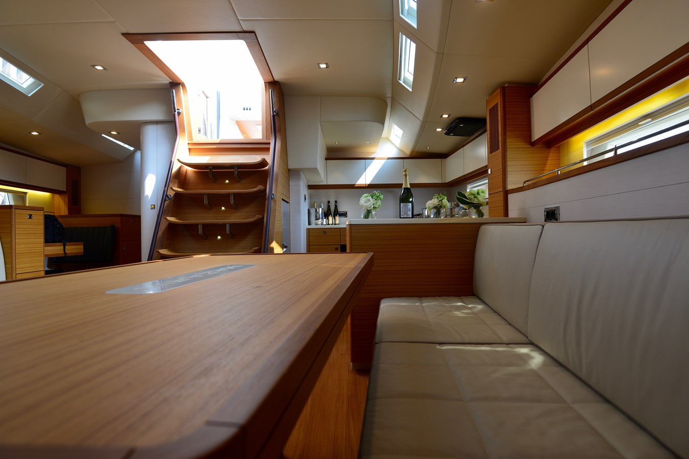 https://arconyachts.ams3.digitaloceanspaces.com/97642/conversions/large_4493072-optimize.jpg
