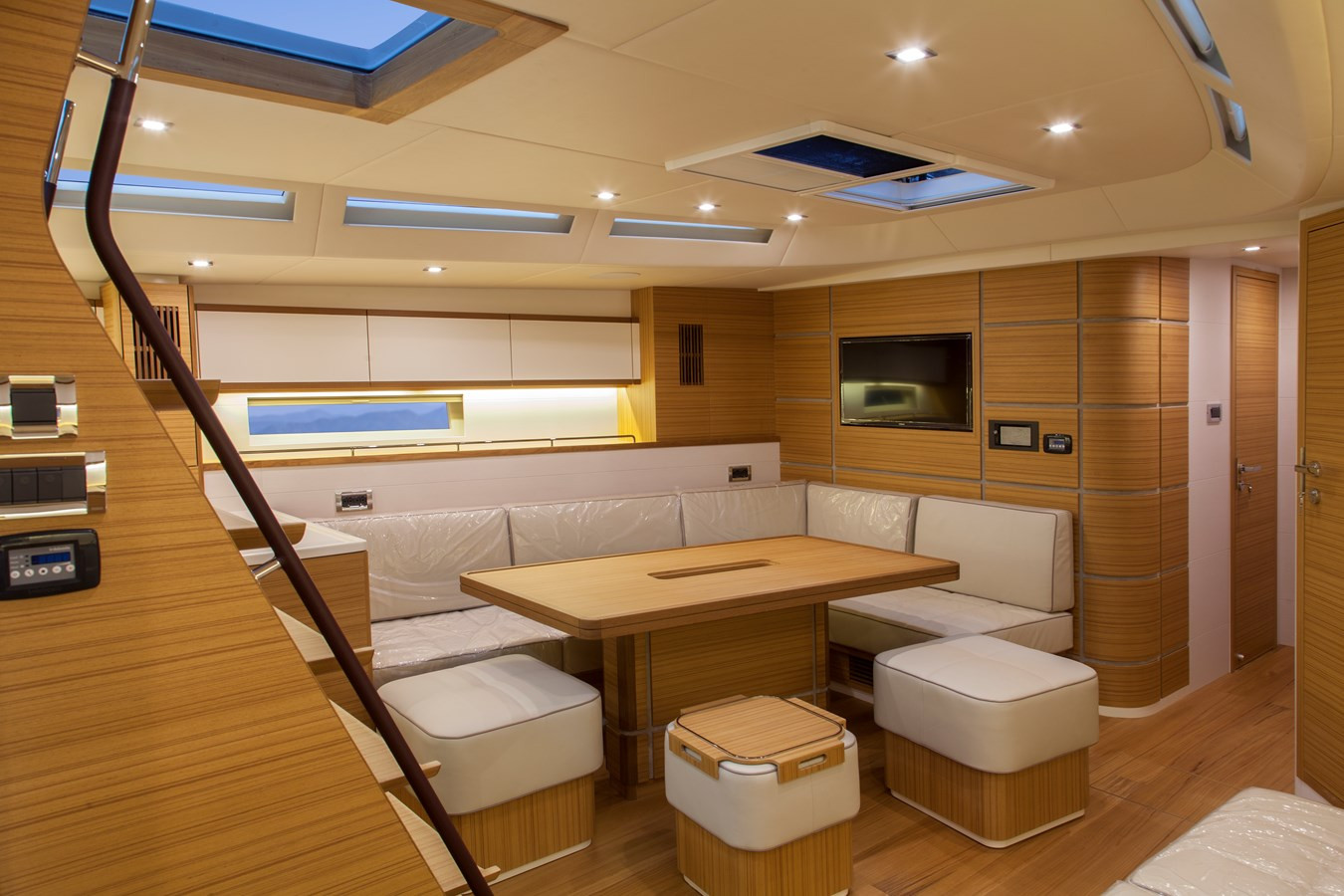 https://arconyachts.ams3.digitaloceanspaces.com/97776/conversions/large_4551884-optimize.jpg