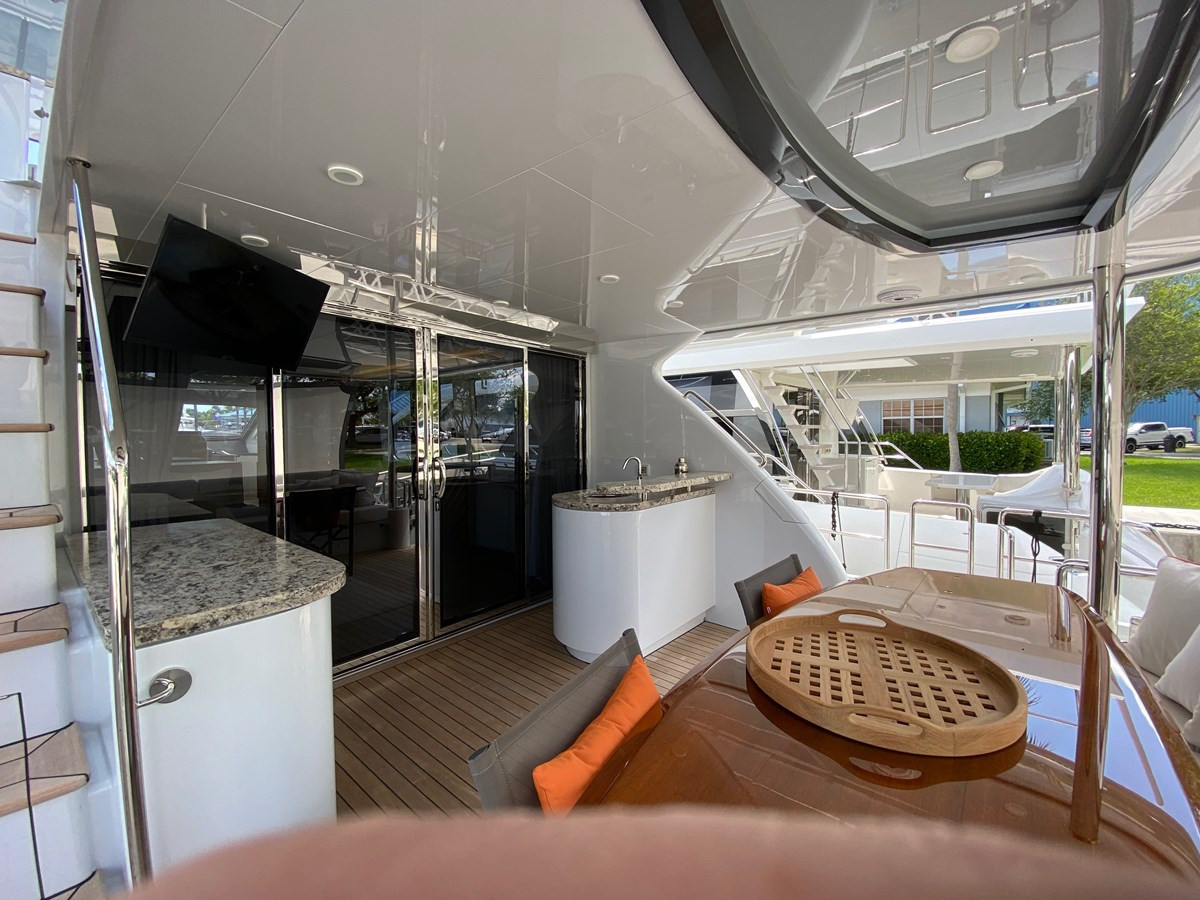 https://arconyachts.ams3.digitaloceanspaces.com/98001/conversions/large_3722314-optimize.jpg