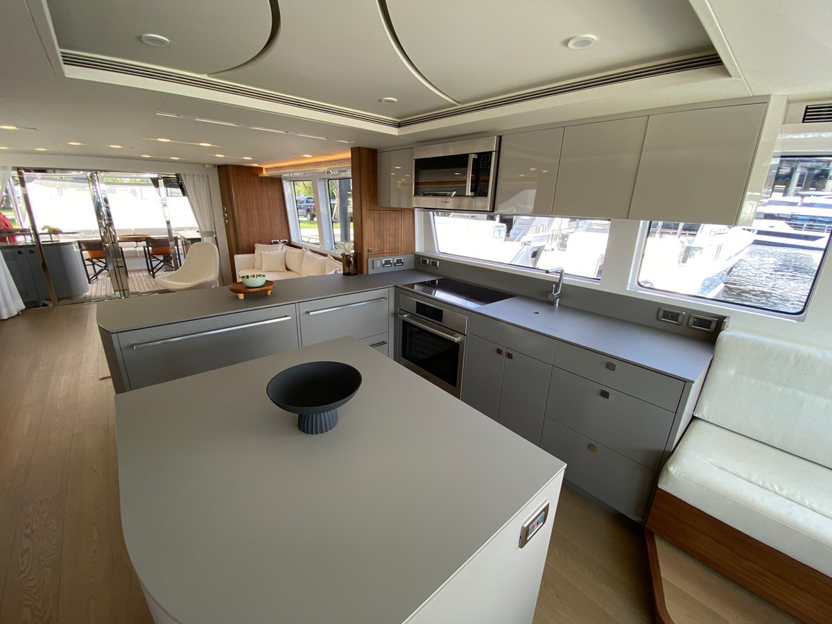 https://arconyachts.ams3.digitaloceanspaces.com/98048/conversions/large_3956295-optimize.jpg