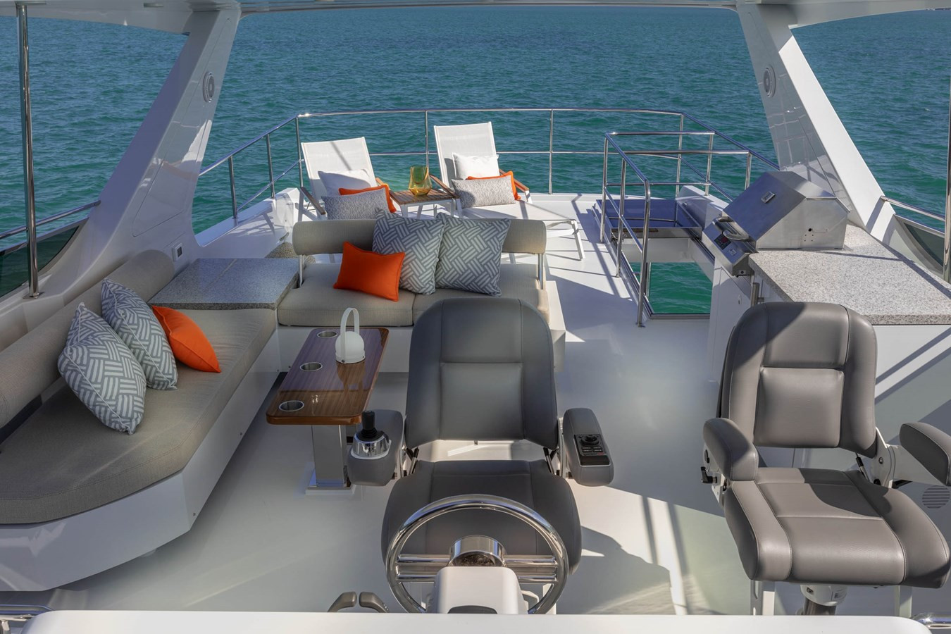 https://arconyachts.ams3.digitaloceanspaces.com/98069/conversions/large_3956309-optimize.jpg