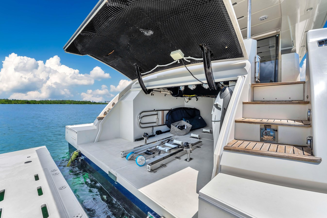 https://arconyachts.ams3.digitaloceanspaces.com/98279/conversions/large_4383180-optimize.jpg
