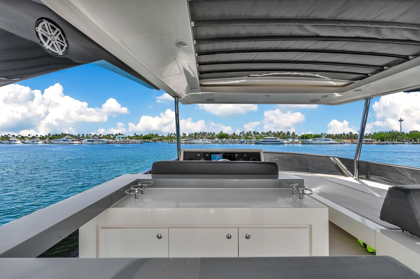 https://arconyachts.ams3.digitaloceanspaces.com/98294/conversions/large_4383185-optimize.jpg