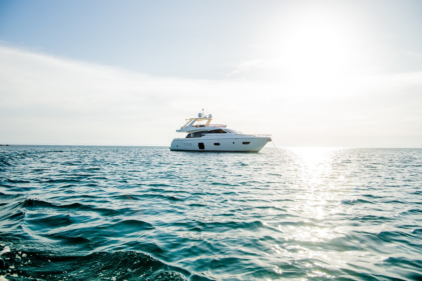 https://arconyachts.ams3.digitaloceanspaces.com/98299/conversions/large_4139401-optimize.jpg