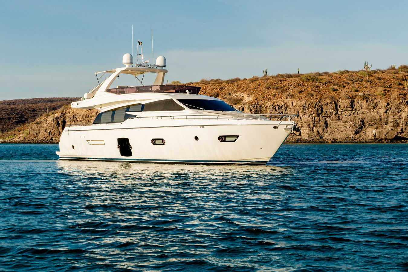 https://arconyachts.ams3.digitaloceanspaces.com/98332/conversions/large_4139412-optimize.jpg