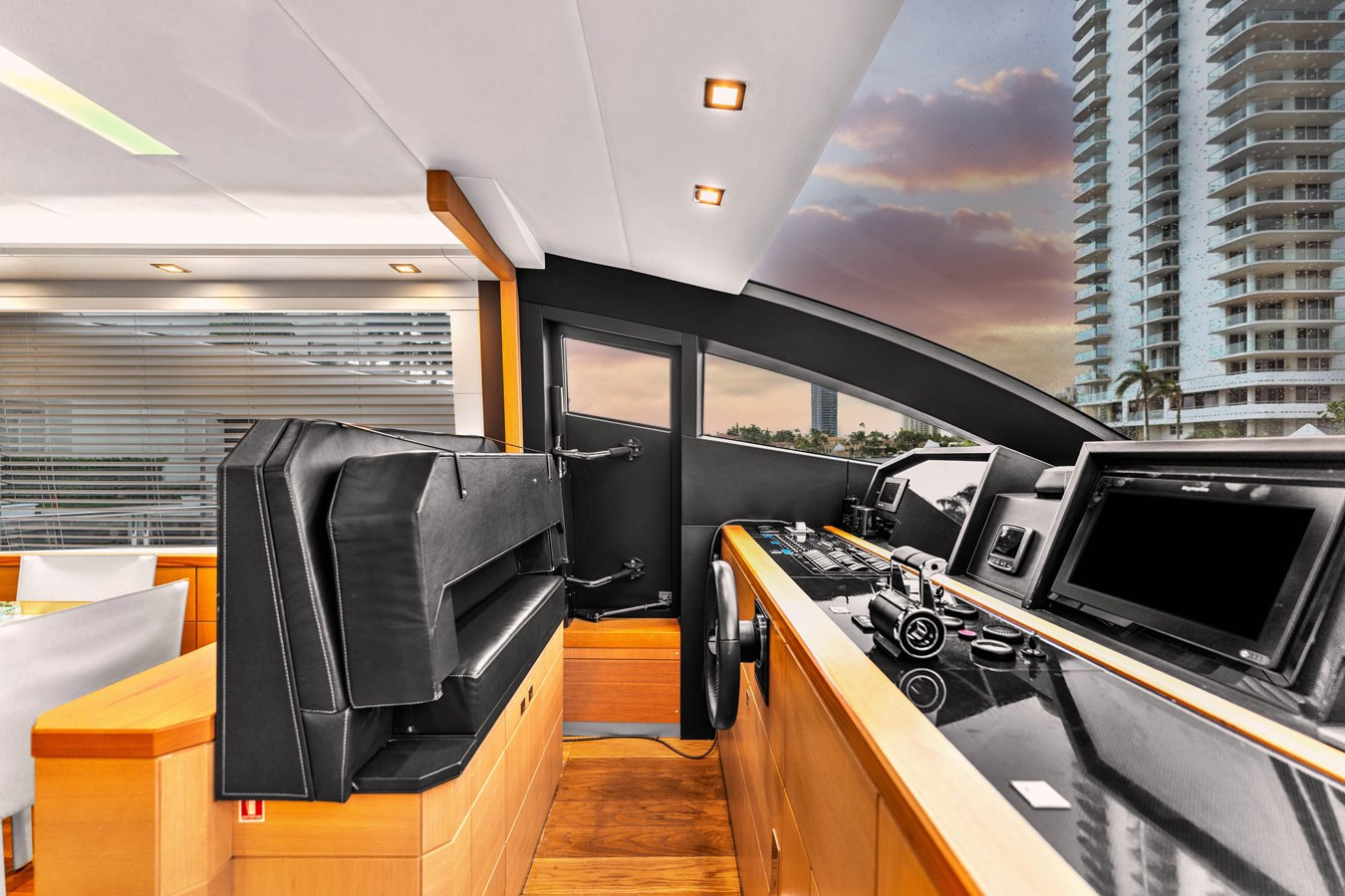 https://arconyachts.ams3.digitaloceanspaces.com/98357/conversions/large_4383208-optimize.jpg