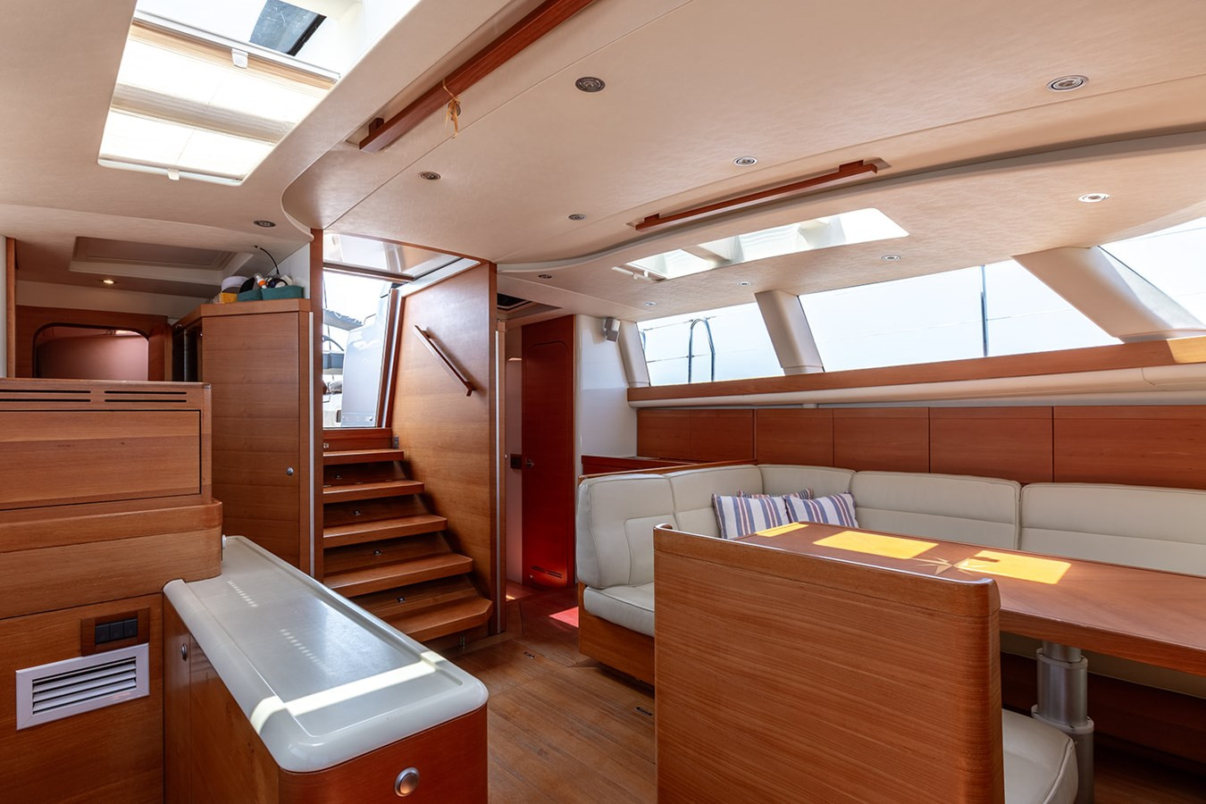 https://arconyachts.ams3.digitaloceanspaces.com/98372/conversions/large_4714555-optimize.jpg