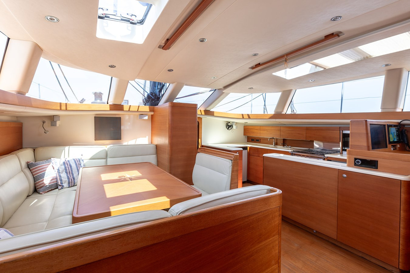 https://arconyachts.ams3.digitaloceanspaces.com/98374/conversions/large_4714556-optimize.jpg