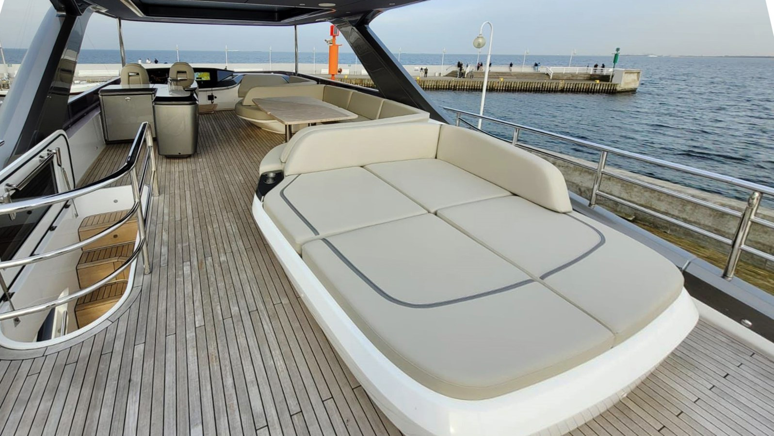 https://arconyachts.ams3.digitaloceanspaces.com/98446/conversions/large_4821586-optimize.jpg