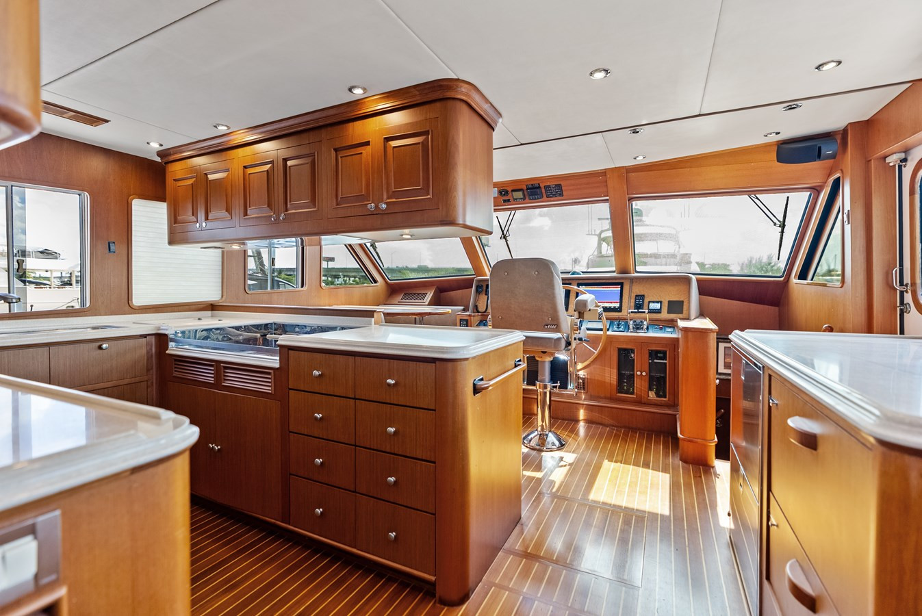 https://arconyachts.ams3.digitaloceanspaces.com/98493/conversions/large_4761457-optimize.jpg