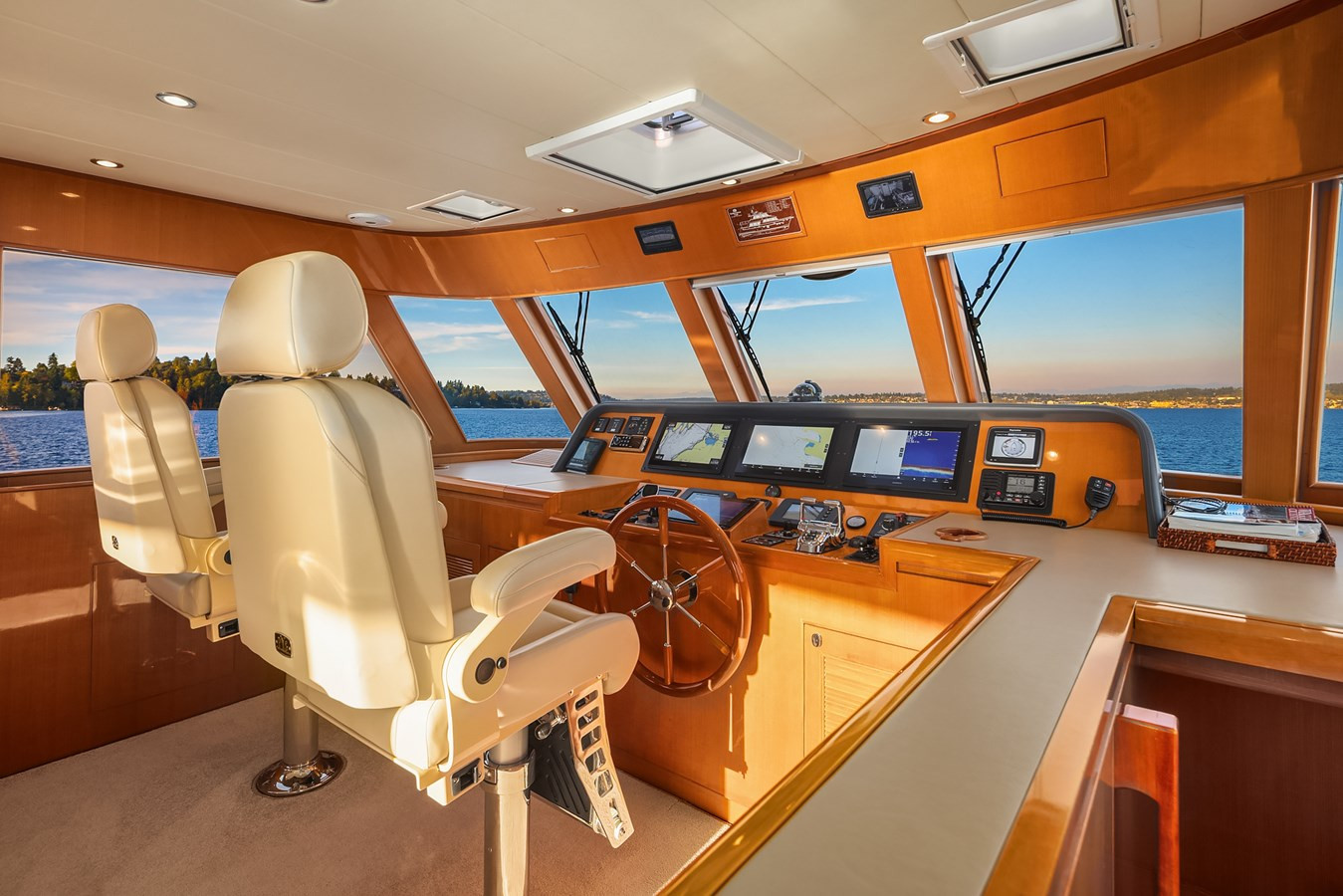 https://arconyachts.ams3.digitaloceanspaces.com/98495/conversions/large_4834970-optimize.jpg