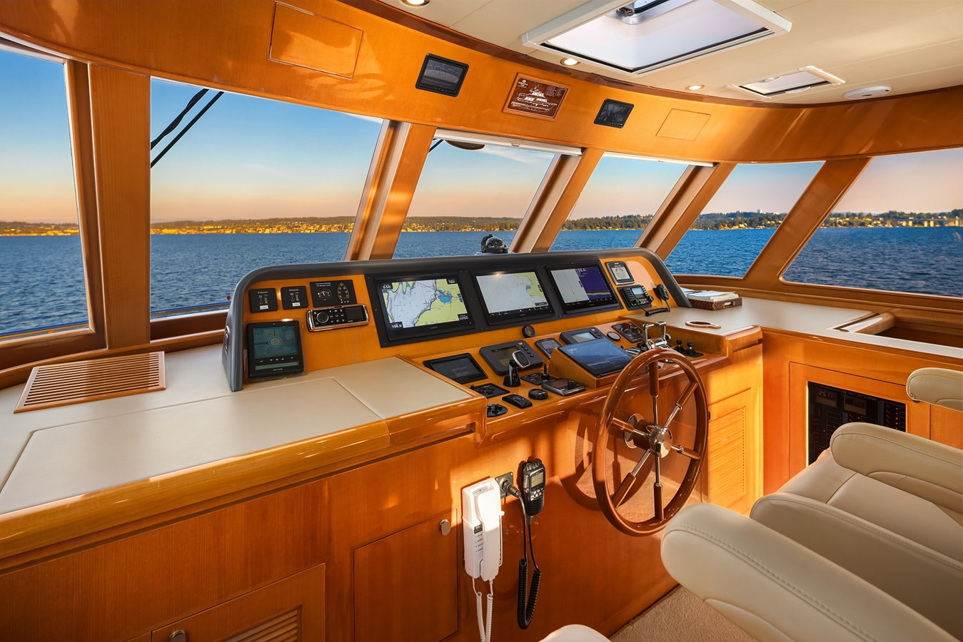 https://arconyachts.ams3.digitaloceanspaces.com/98504/conversions/large_4834974-optimize.jpg