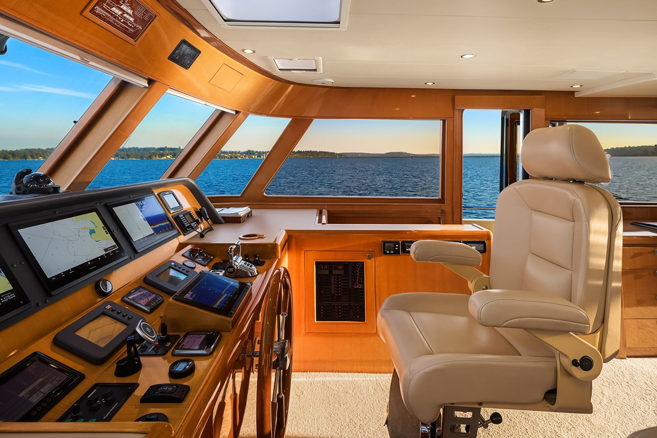https://arconyachts.ams3.digitaloceanspaces.com/98507/conversions/large_4834975-optimize.jpg