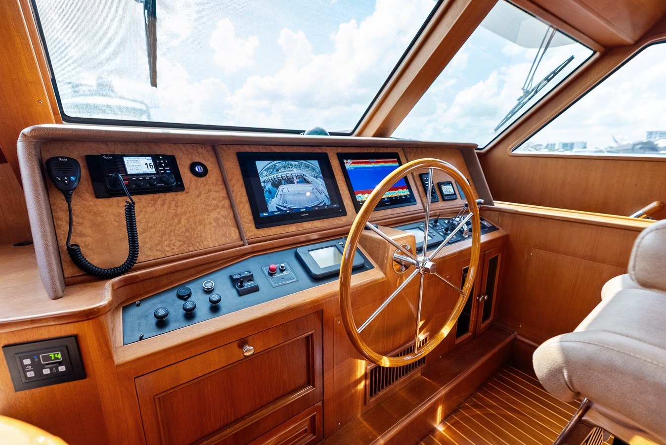https://arconyachts.ams3.digitaloceanspaces.com/98522/conversions/large_4761468-optimize.jpg