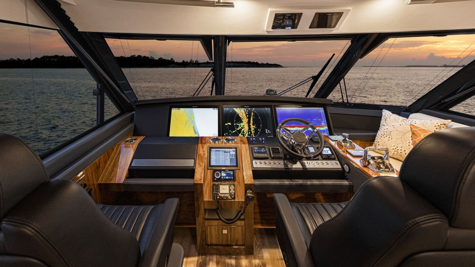 https://arconyachts.ams3.digitaloceanspaces.com/98560/conversions/large_4840552-optimize.jpg