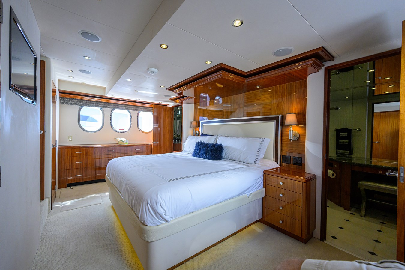 https://arconyachts.ams3.digitaloceanspaces.com/98603/conversions/large_4844481-optimize.jpg