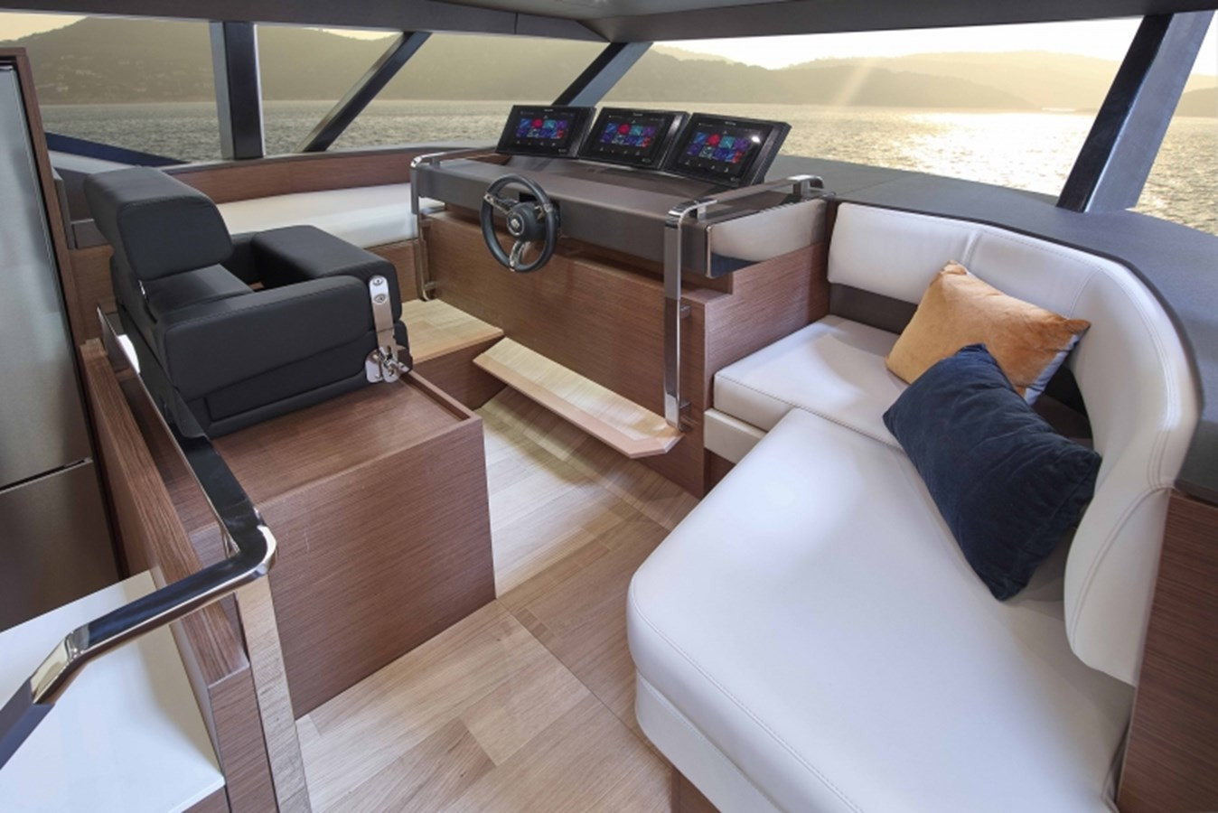 https://arconyachts.ams3.digitaloceanspaces.com/98711/conversions/large_3059065-optimize.jpg
