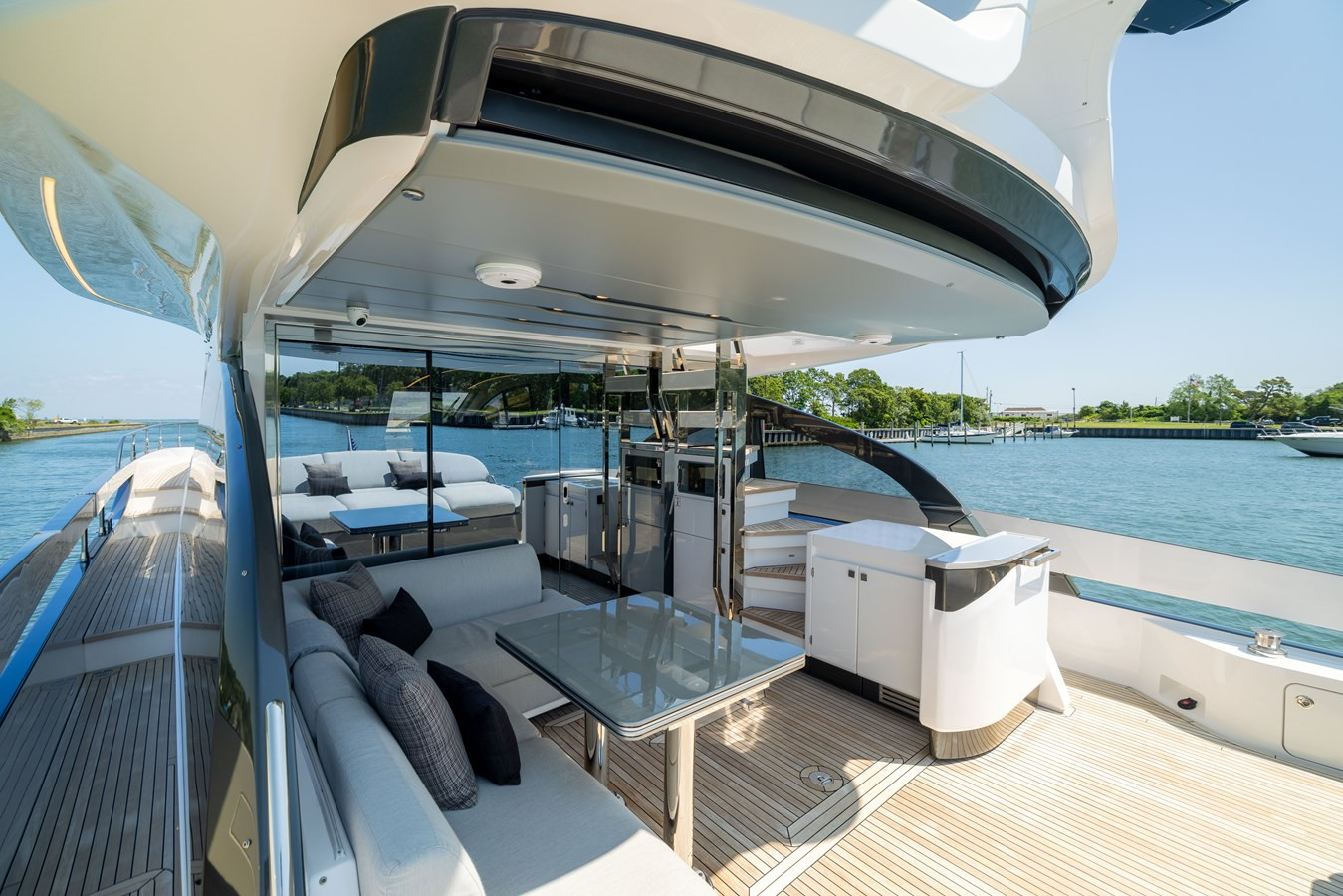 https://arconyachts.ams3.digitaloceanspaces.com/99009/conversions/large_4698174-optimize.jpg