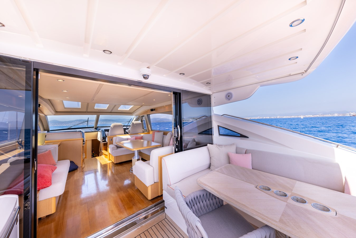 https://arconyachts.ams3.digitaloceanspaces.com/99010/conversions/large_4823903-optimize.jpg