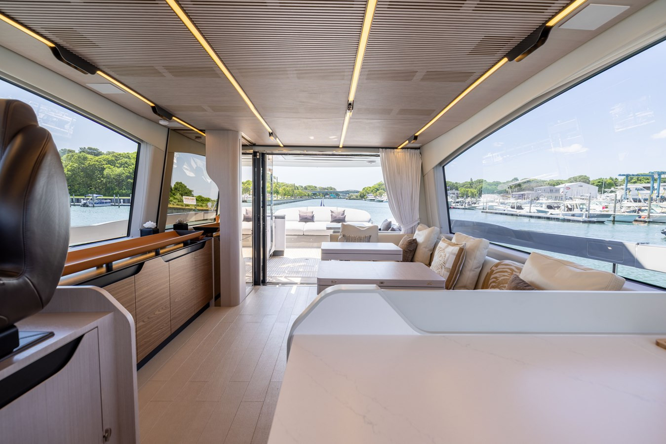 https://arconyachts.ams3.digitaloceanspaces.com/99027/conversions/large_4698615-optimize.jpg