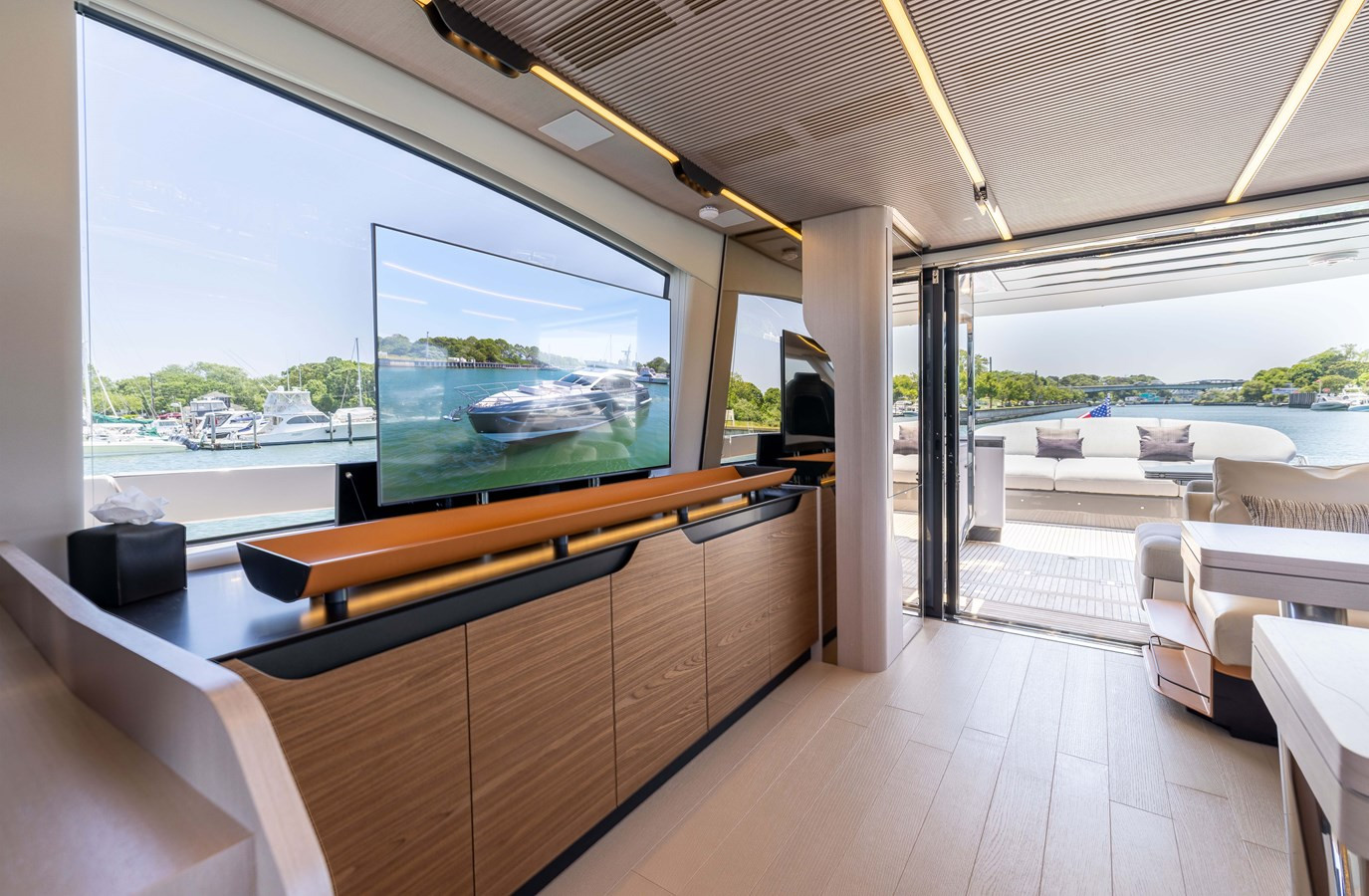 https://arconyachts.ams3.digitaloceanspaces.com/99042/conversions/large_4698620-optimize.jpg
