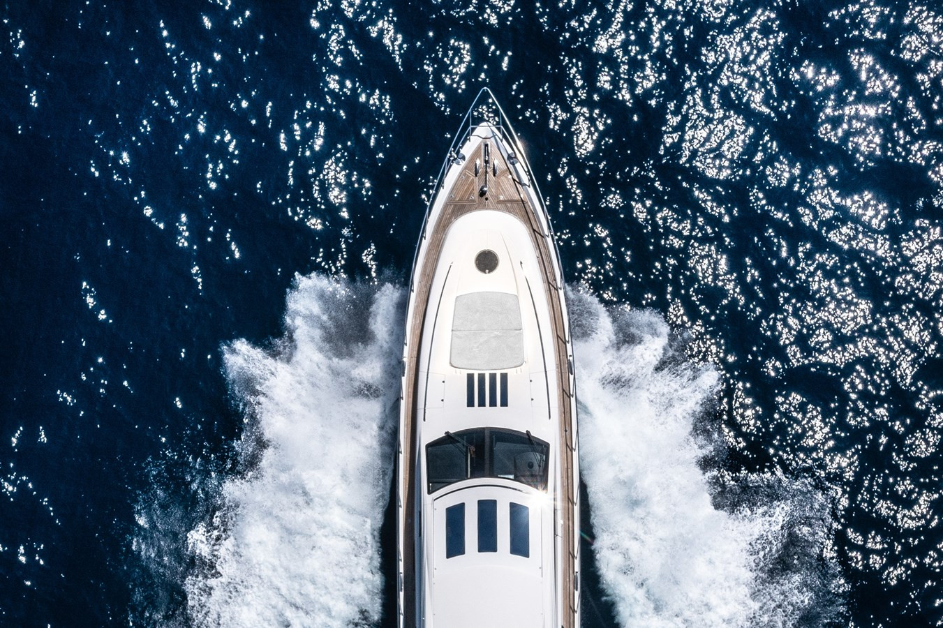 https://arconyachts.ams3.digitaloceanspaces.com/99055/conversions/large_4853759-optimize.jpg