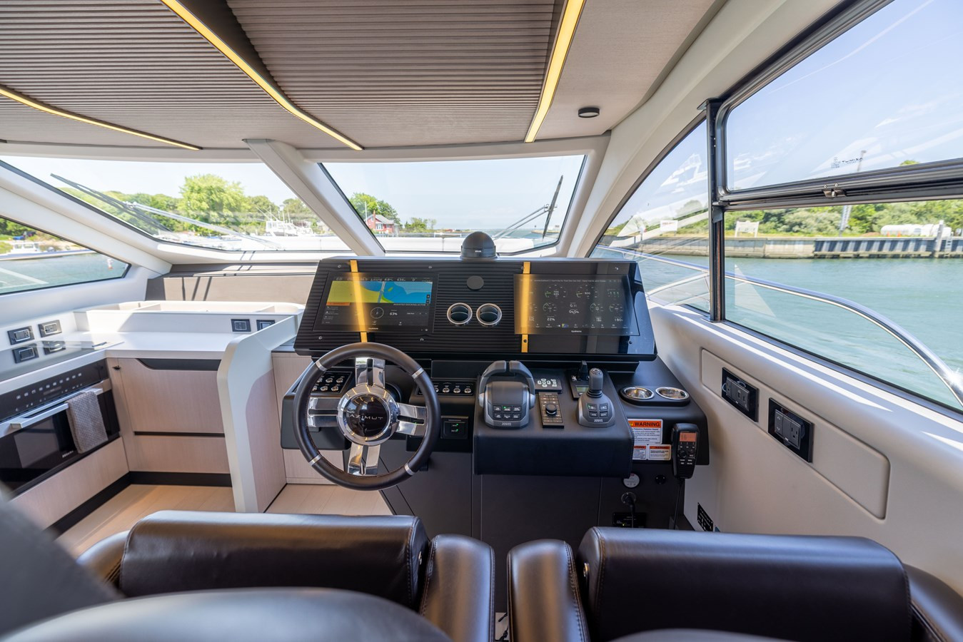 https://arconyachts.ams3.digitaloceanspaces.com/99069/conversions/large_4698629-optimize.jpg