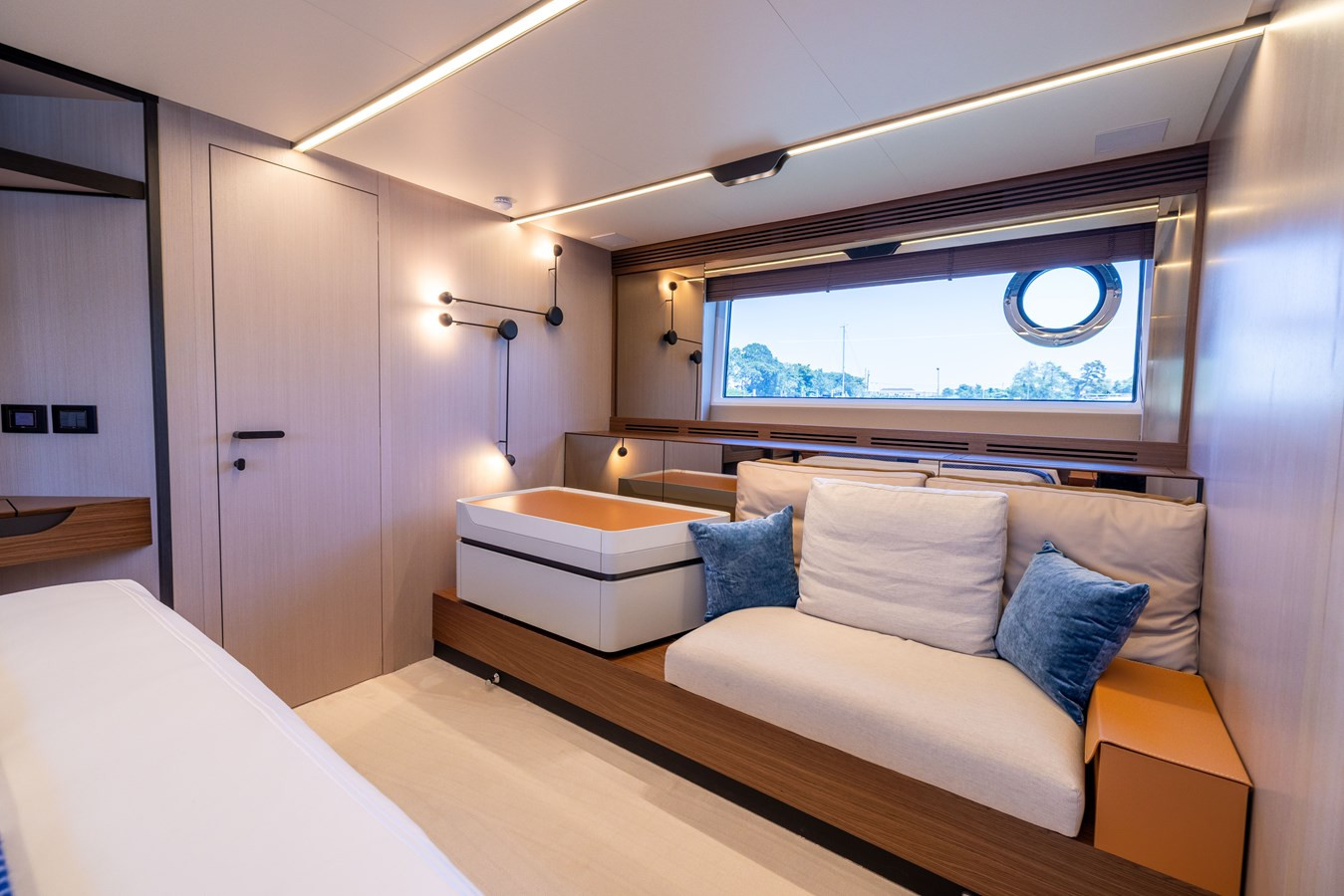 https://arconyachts.ams3.digitaloceanspaces.com/99096/conversions/large_4698638-optimize.jpg