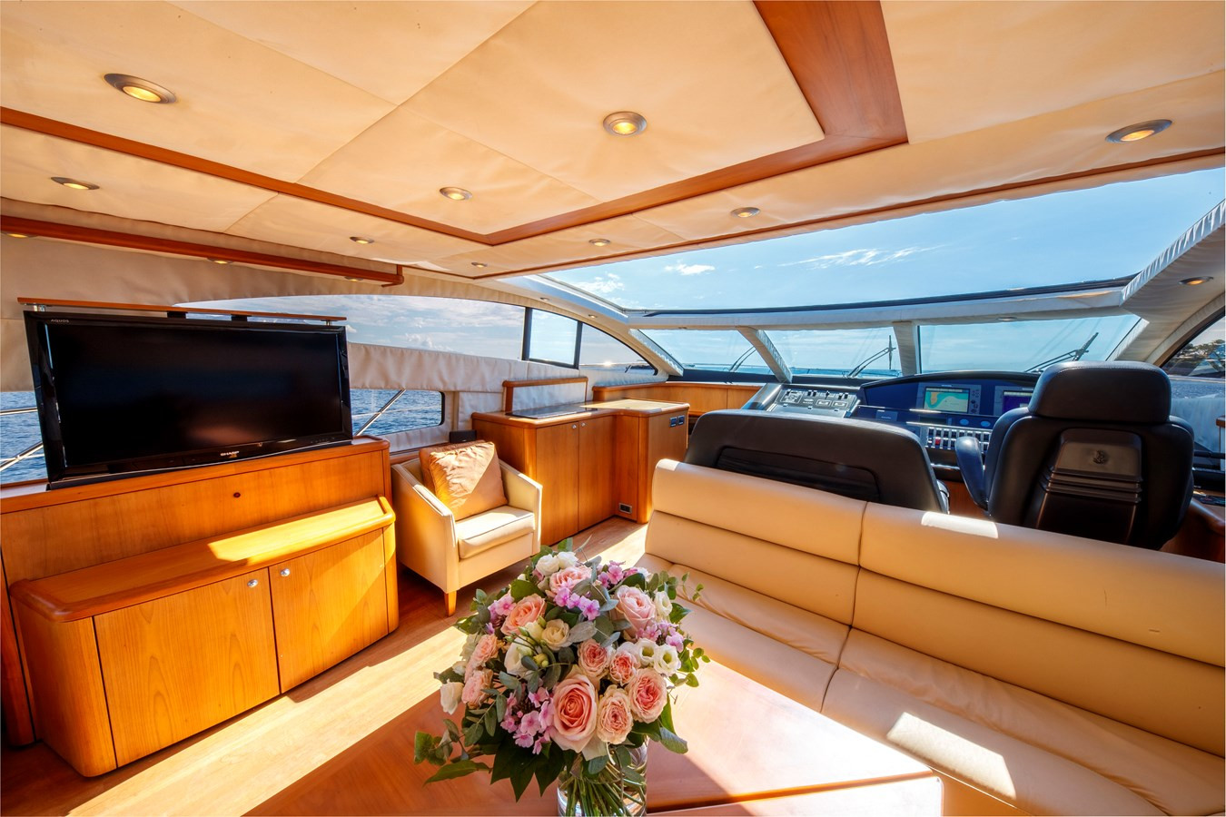 https://arconyachts.ams3.digitaloceanspaces.com/99205/conversions/large_3606053-optimize.jpg