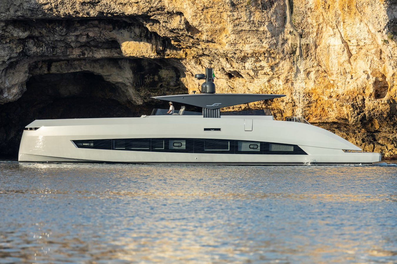 https://arconyachts.ams3.digitaloceanspaces.com/99294/conversions/large_4144473-optimize.jpg