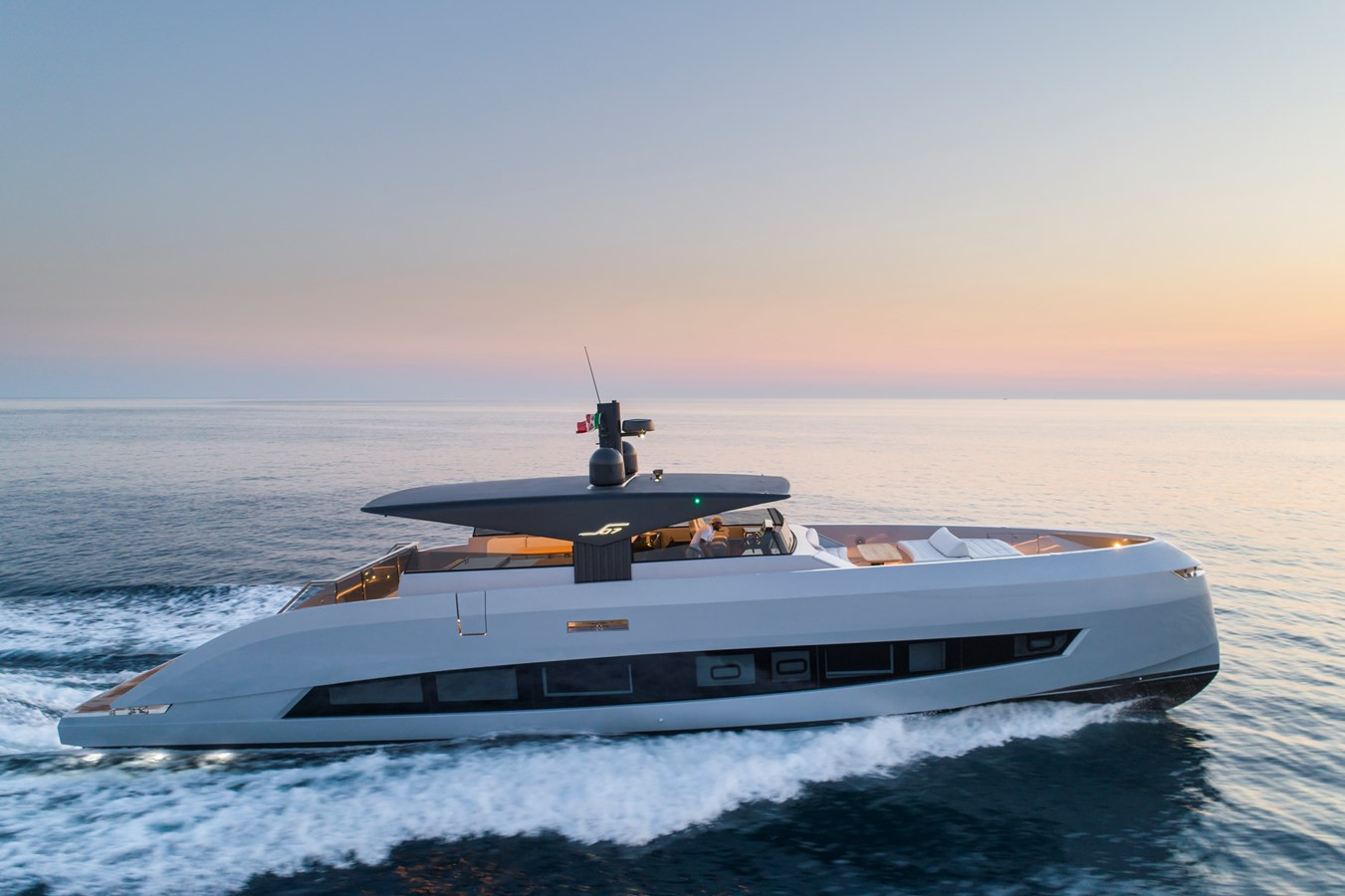 https://arconyachts.ams3.digitaloceanspaces.com/99300/conversions/large_4144491-optimize.jpg