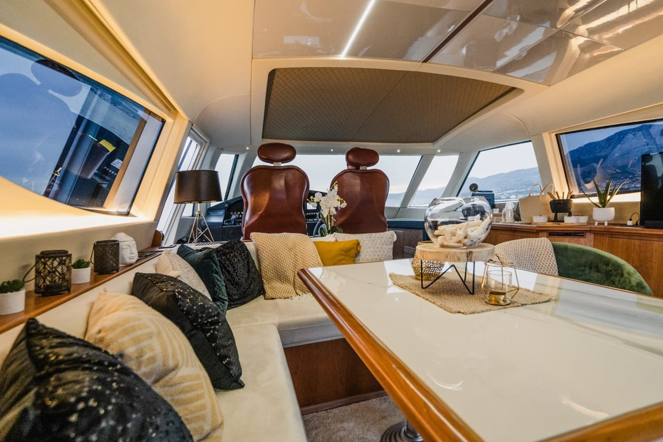 https://arconyachts.ams3.digitaloceanspaces.com/99308/conversions/large_3622179-optimize.jpg