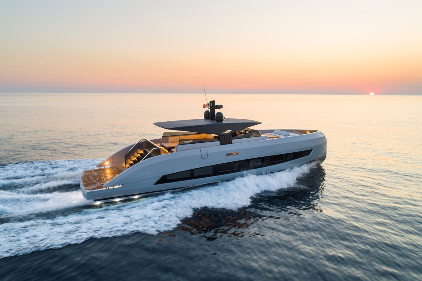 https://arconyachts.ams3.digitaloceanspaces.com/99310/conversions/large_4144495-optimize.jpg