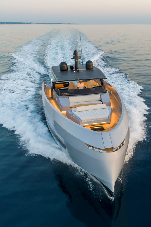 https://arconyachts.ams3.digitaloceanspaces.com/99321/conversions/large_4144500-optimize.jpg