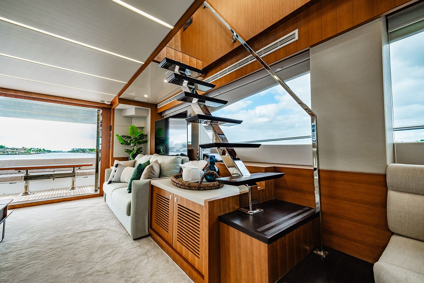 https://arconyachts.ams3.digitaloceanspaces.com/99389/conversions/large_4501309-optimize.jpg