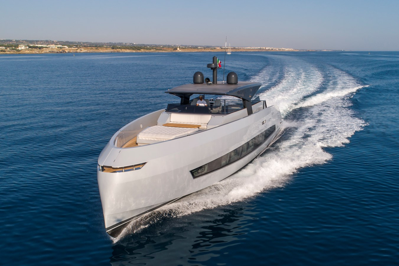 https://arconyachts.ams3.digitaloceanspaces.com/99429/conversions/large_4144540-optimize.jpg