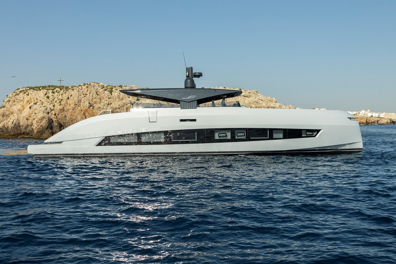 https://arconyachts.ams3.digitaloceanspaces.com/99435/conversions/large_4144542-optimize.jpg