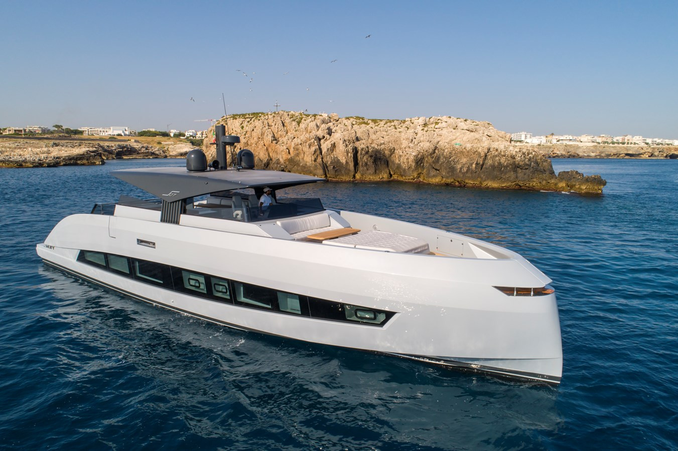 https://arconyachts.ams3.digitaloceanspaces.com/99438/conversions/large_4144543-optimize.jpg