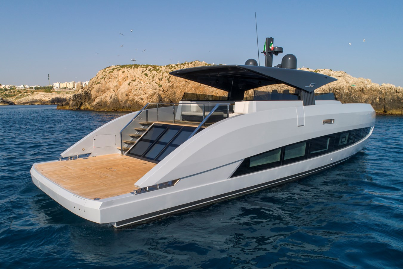 https://arconyachts.ams3.digitaloceanspaces.com/99444/conversions/large_4144545-optimize.jpg