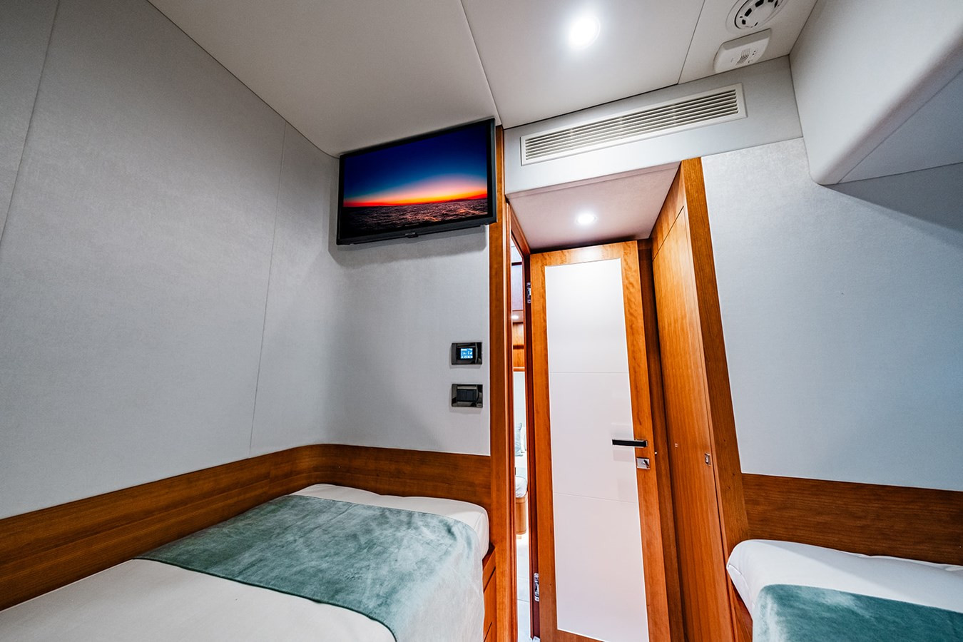 https://arconyachts.ams3.digitaloceanspaces.com/99455/conversions/large_4501332-optimize.jpg