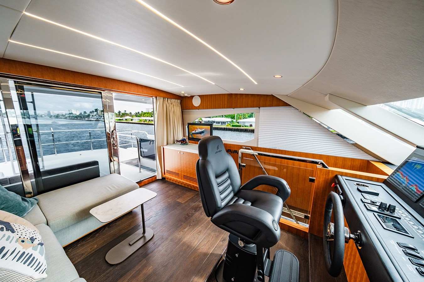 https://arconyachts.ams3.digitaloceanspaces.com/99490/conversions/large_4501344-optimize.jpg