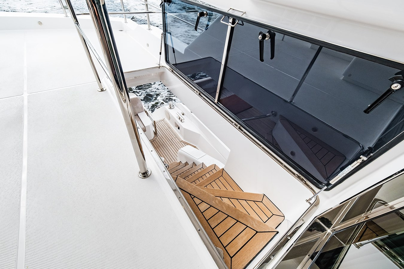 https://arconyachts.ams3.digitaloceanspaces.com/99506/conversions/large_4501351-optimize.jpg