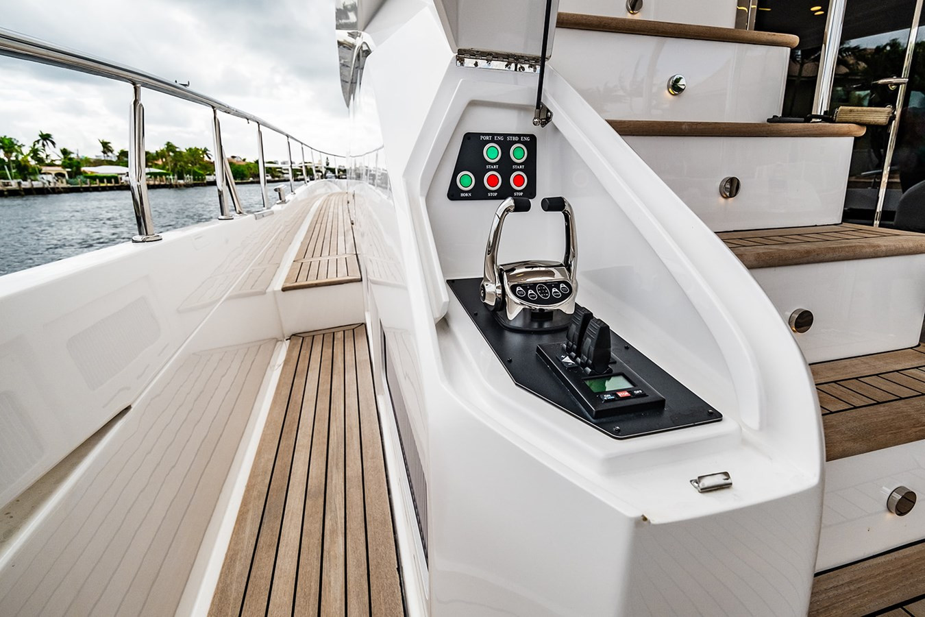 https://arconyachts.ams3.digitaloceanspaces.com/99526/conversions/large_4501358-optimize.jpg