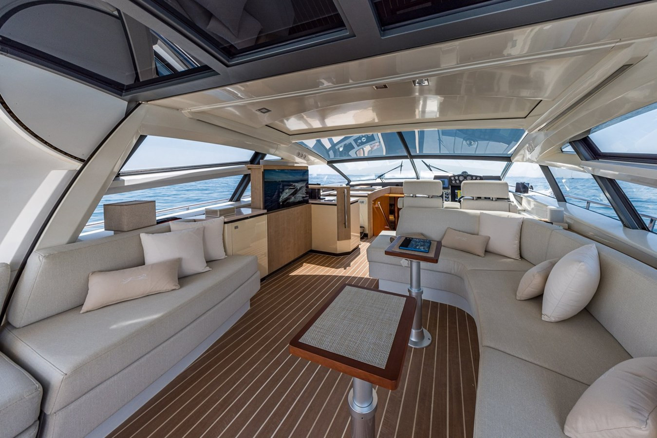 https://arconyachts.ams3.digitaloceanspaces.com/99577/conversions/large_4729279-optimize.jpg