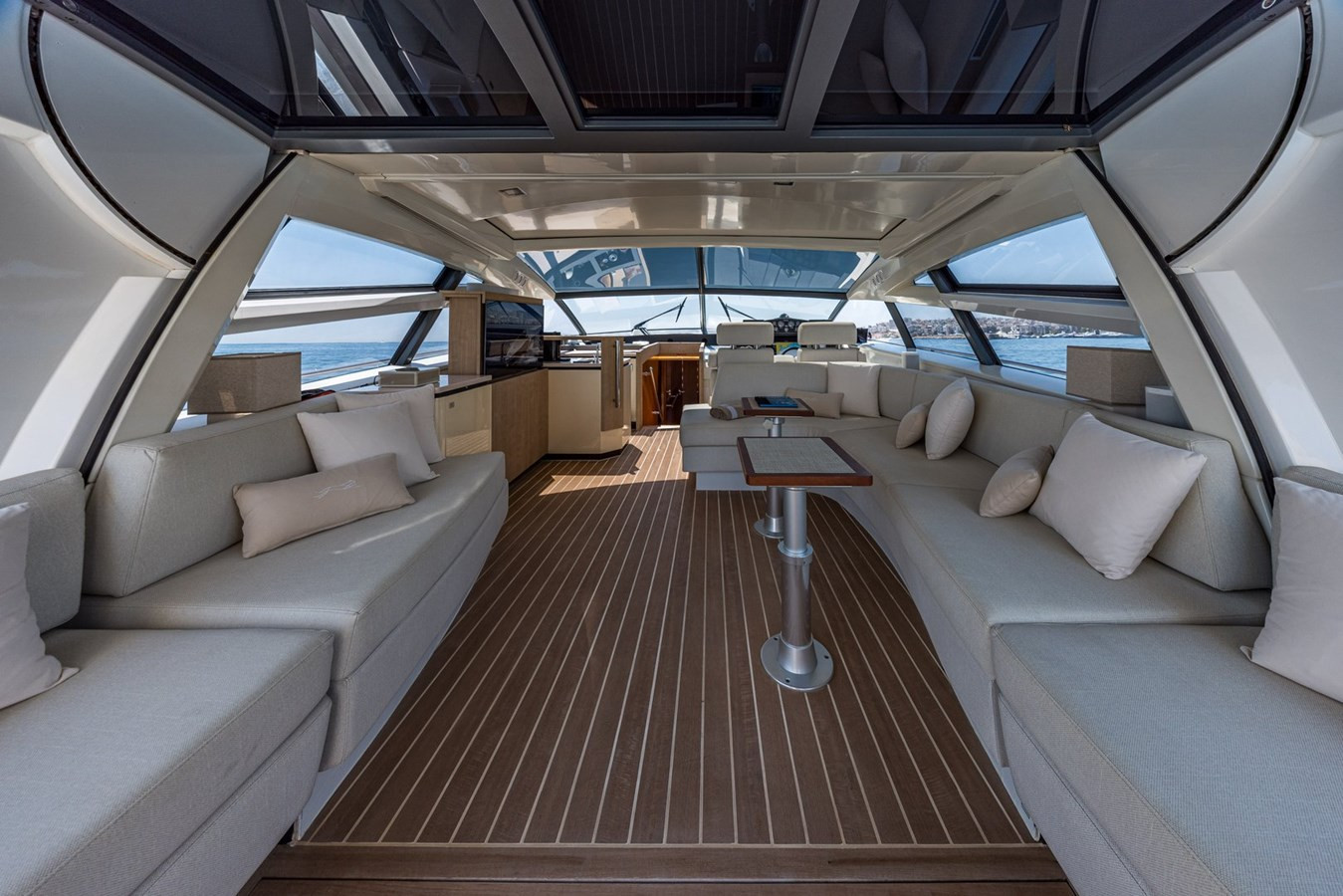 https://arconyachts.ams3.digitaloceanspaces.com/99580/conversions/large_4729278-optimize.jpg