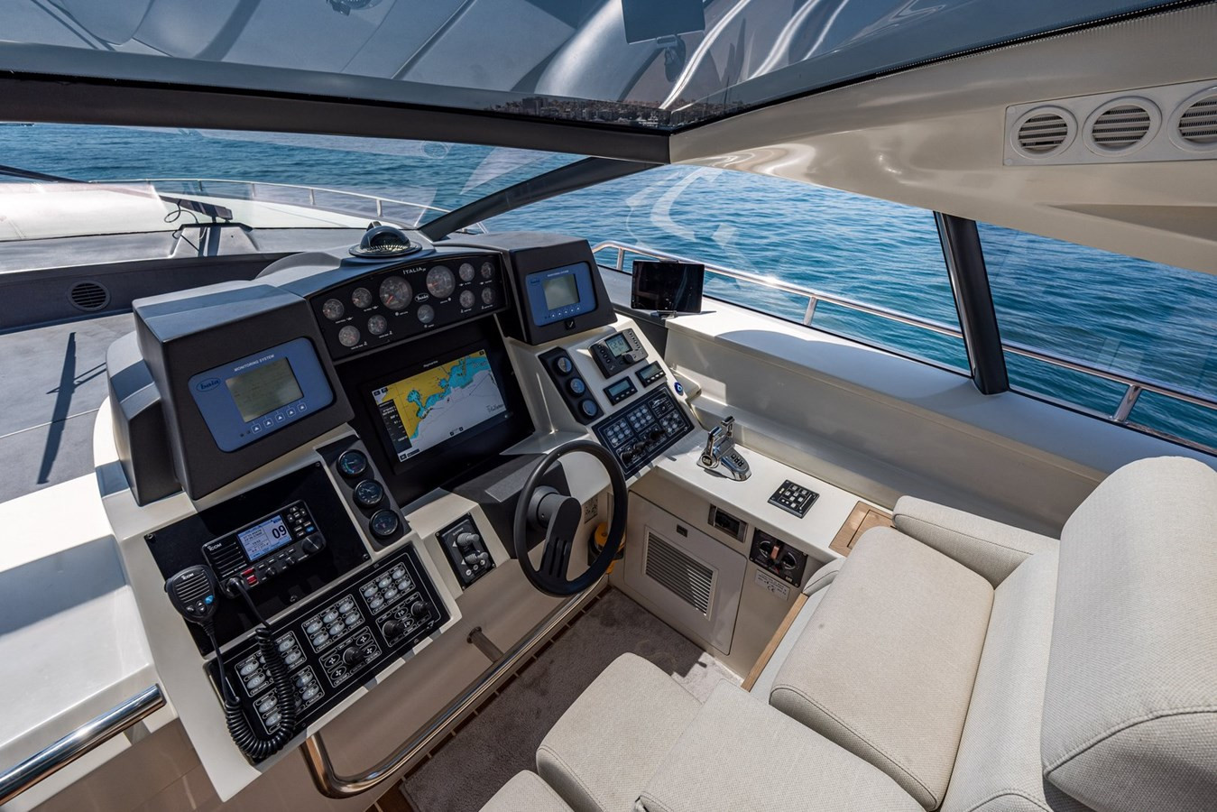 https://arconyachts.ams3.digitaloceanspaces.com/99589/conversions/large_4729276-optimize.jpg