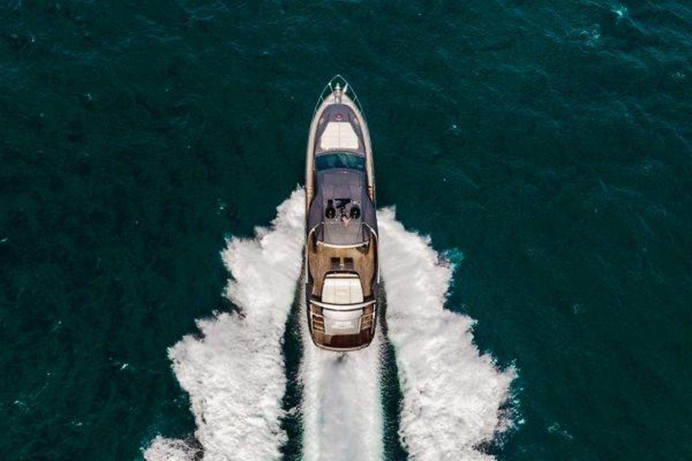 https://arconyachts.ams3.digitaloceanspaces.com/99600/conversions/large_4111227-optimize.jpg
